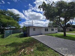 716 NW 14th Way in Fort Lauderdale, FL - Building Photo - Building Photo