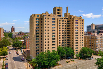 Parc Frontenac in St. Louis, MO - Building Photo - Building Photo