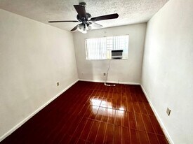 3015 NW 8th Ave in Miami, FL - Building Photo