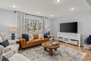 201 N Dogwood St in Siloam Springs, AR - Building Photo