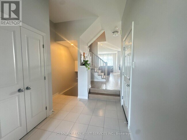 121 Ocala St in Ottawa, ON - Building Photo - Building Photo