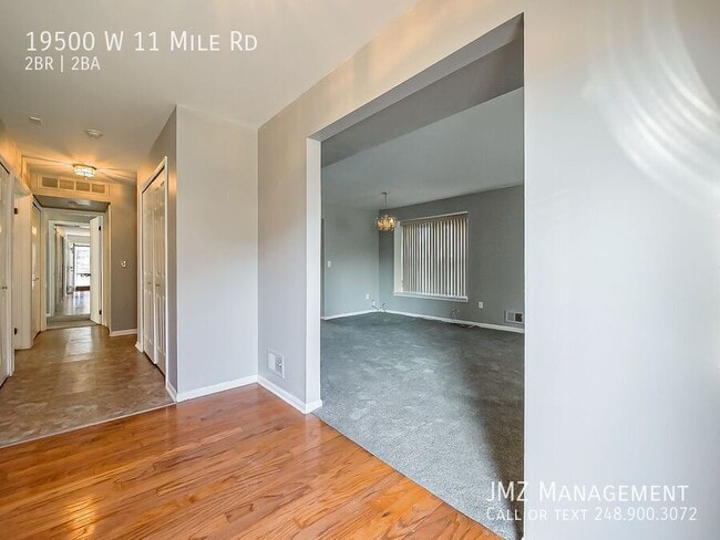 19500 W Eleven Mile Rd in Lathrup Village, MI - Building Photo - Building Photo