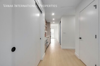 422-422 E 3rd St in North Vancouver, BC - Building Photo - Building Photo