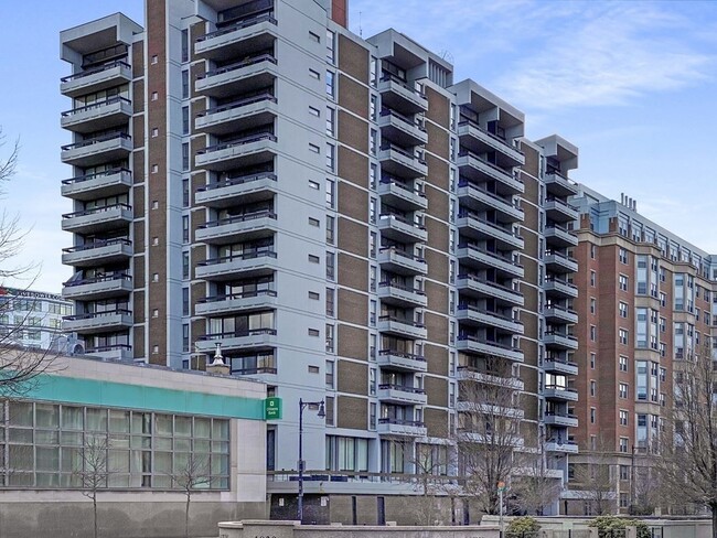 566 Commonwealth Ave in Boston, MA - Building Photo - Building Photo