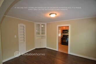 10018 Silverton Ave in Los Angeles, CA - Foto de edificio - Building Photo