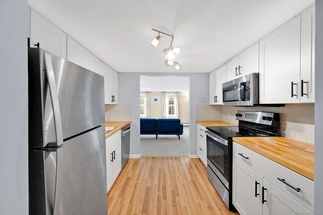 26 Crystal Ln, Unit 26 #A in Storrs Mansfield, CT - Building Photo - Building Photo