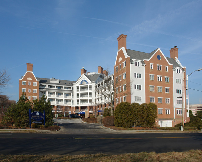 Harbor House in Stamford, CT - Building Photo - Building Photo