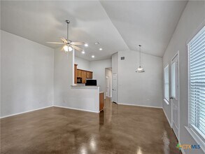 236 Anne Louise Dr in New Braunfels, TX - Foto de edificio - Building Photo
