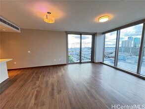 1555 Kapiolani Blvd in Honolulu, HI - Foto de edificio - Building Photo