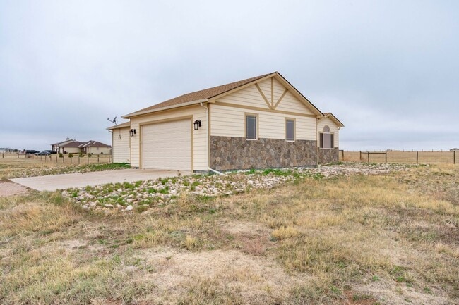 Great 3-Bedroom 2-Bathroom Home with Space in Cheyenne in Cheyenne, WY - Building Photo - Building Photo