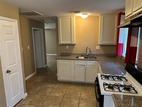 7425 W Temperance Ln in Deer Park, TX - Foto de edificio - Building Photo