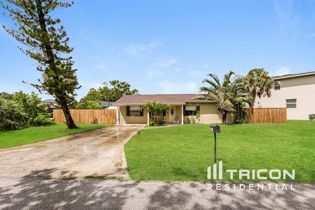 property at 4427 W Lawn Ave