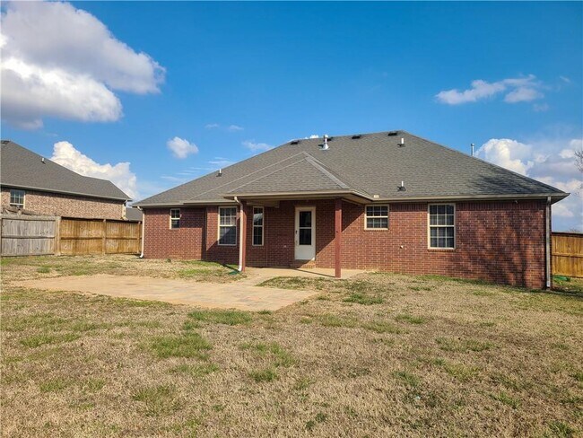 580 Keswick Dr in Centerton, AR - Building Photo - Building Photo