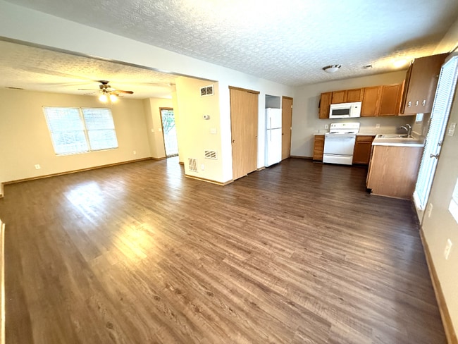 7127 Black Mountain Dr in Louisville, KY - Building Photo - Building Photo