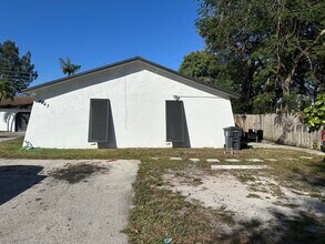 4443 Vicliff Rd in West Palm Beach, FL - Building Photo - Building Photo