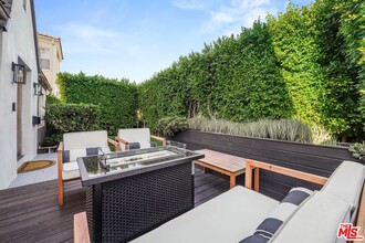 1155 S Rimpau Blvd in Los Angeles, CA - Building Photo - Building Photo