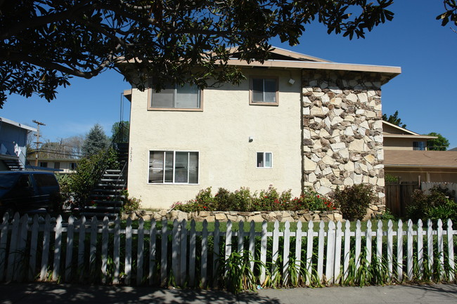 3235 Williamsburg Dr in San Jose, CA - Foto de edificio - Building Photo