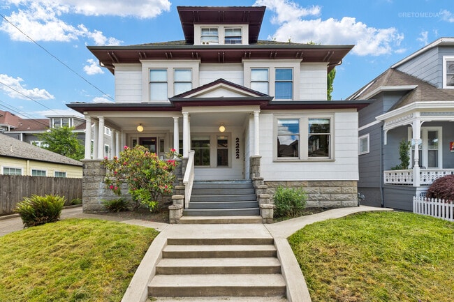 2222 NW Irving St, Unit 2