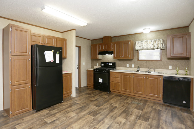 Kentwood Mobile Home Community in Grand Rapids, MI - Building Photo - Interior Photo