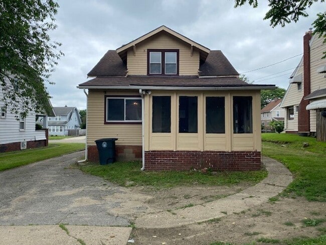 1193 N Main St in Akron, OH - Foto de edificio - Building Photo