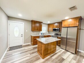 110 Brewster St in Robinson, TX - Foto de edificio - Building Photo