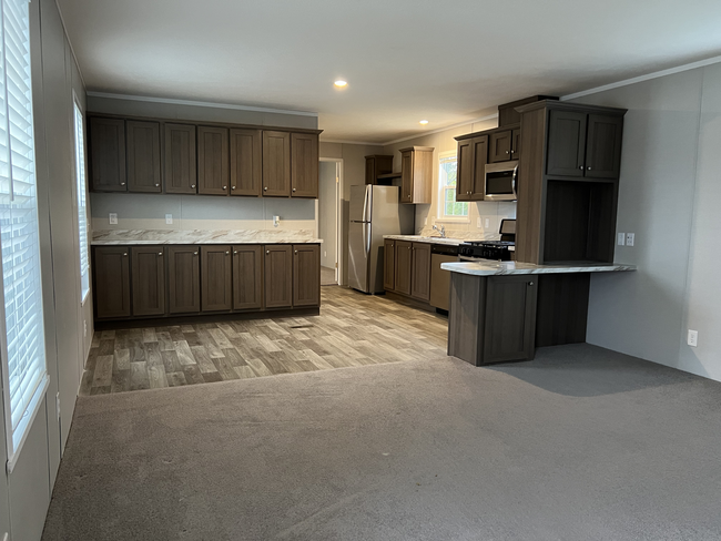 5224 Champagne Dr in Flint, MI - Building Photo - Building Photo