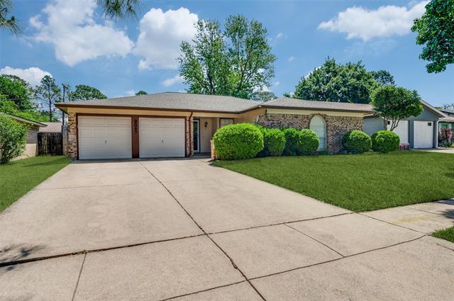 2507 Colleen Dr in Arlington, TX - Building Photo