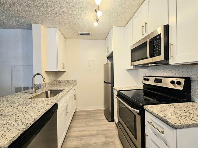 2569 Grassy Point Dr in Lake Mary, FL - Building Photo - Building Photo