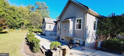 9008 Doris Dr in Fort Washington, MD - Foto de edificio - Building Photo