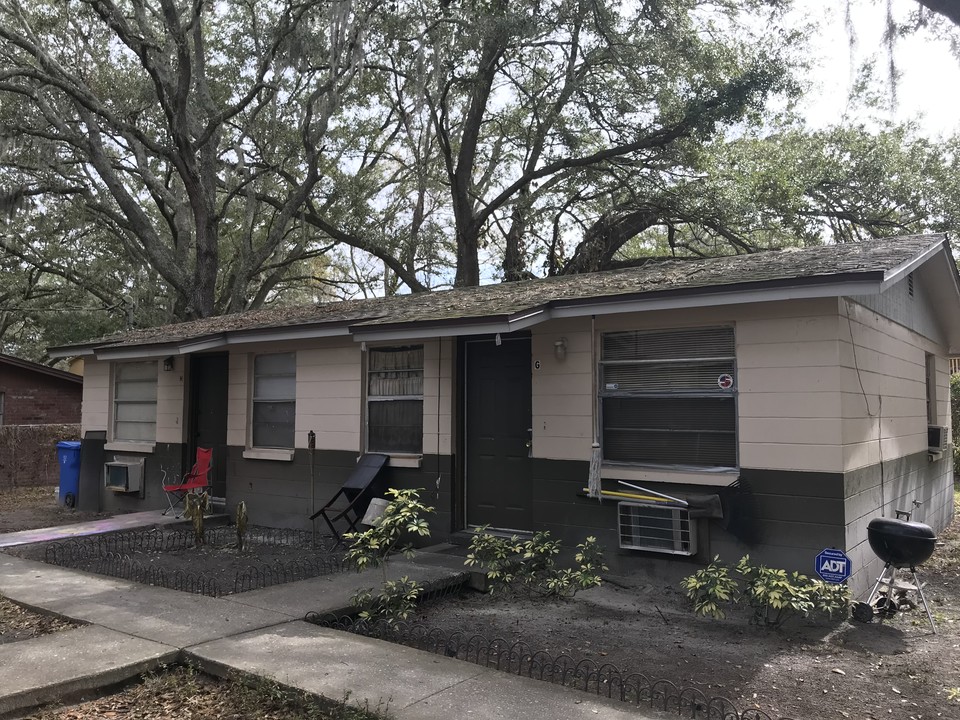 139th Apartments in Tampa, FL - Building Photo