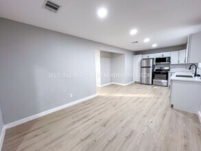 9946 Woodwick St in Houston, TX - Building Photo - Building Photo