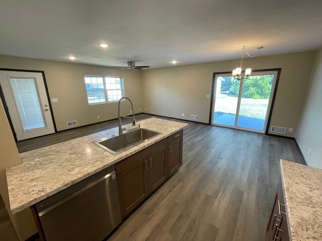 2213 Melanie Ln, Unit 2213 in Eau Claire, WI - Building Photo - Building Photo