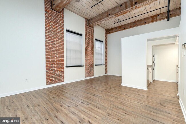 303 Vine St