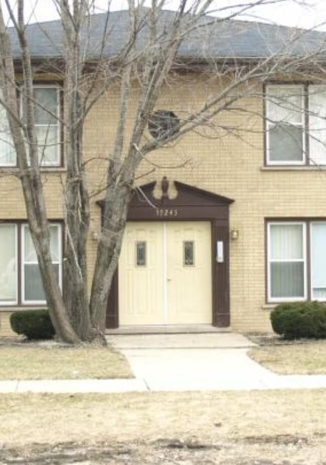 property at 15245 Chicago St