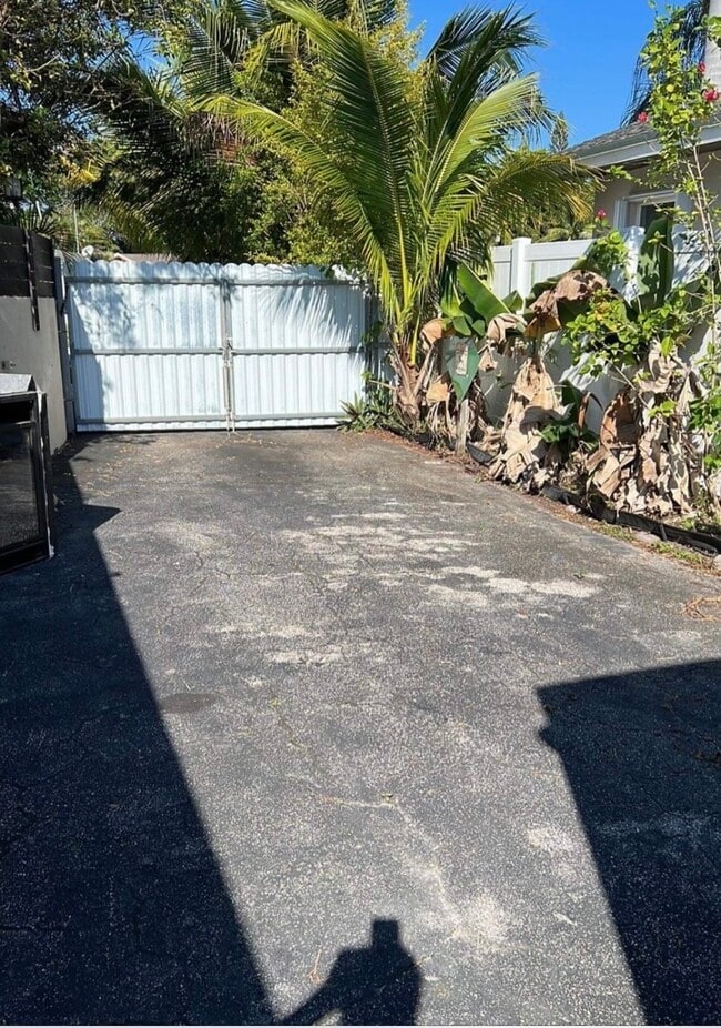 2542 Monroe St in Hollywood, FL - Building Photo - Building Photo