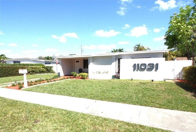 11031 SW 43rd St in Miami, FL - Building Photo - Building Photo