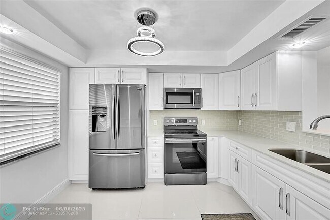 property at 3005 Portofino Isle