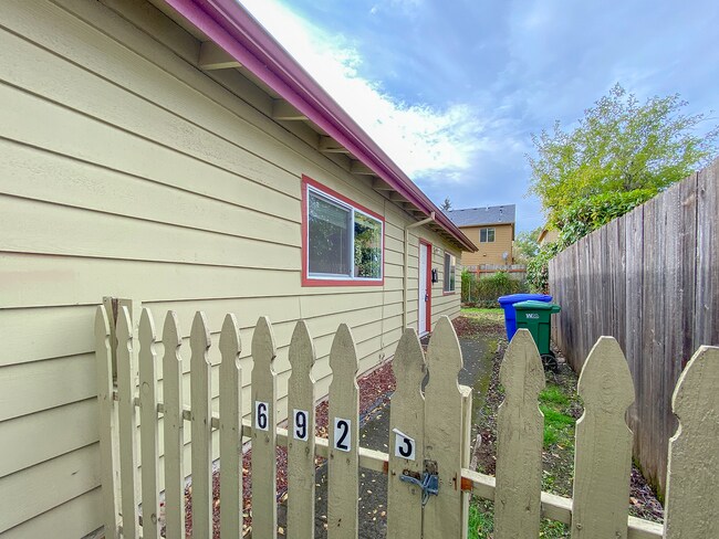 6923 SE 87th Ave in Portland, OR - Building Photo - Building Photo