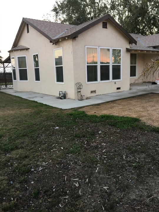 20123 Laurel Ave in Stratford, CA - Building Photo