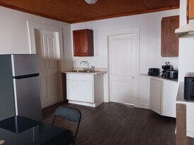 812 W Main St, Unit #2 in Muncie, IN - Building Photo