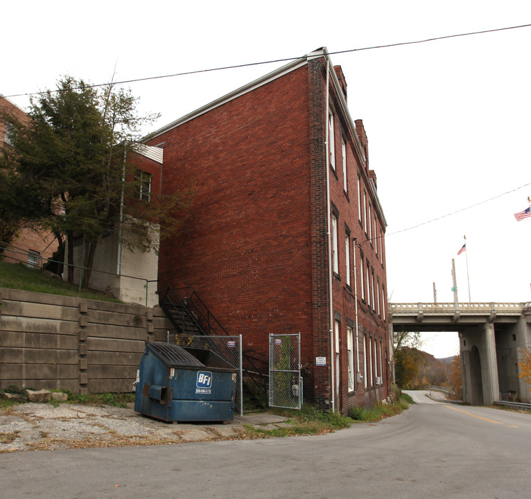 200 Cleveland Ave in Fairmont, WV - Foto de edificio