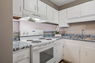 Magnolia Apartments in Montgomery, AL - Building Photo - Interior Photo