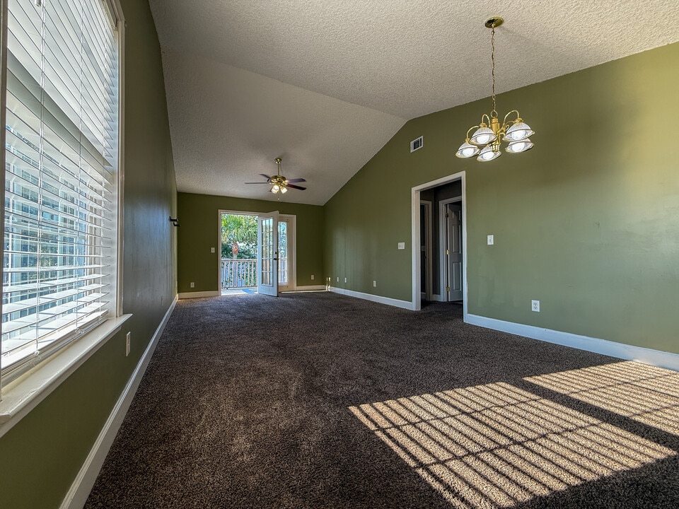 210 Lantana Ct in Brunswick, GA - Building Photo