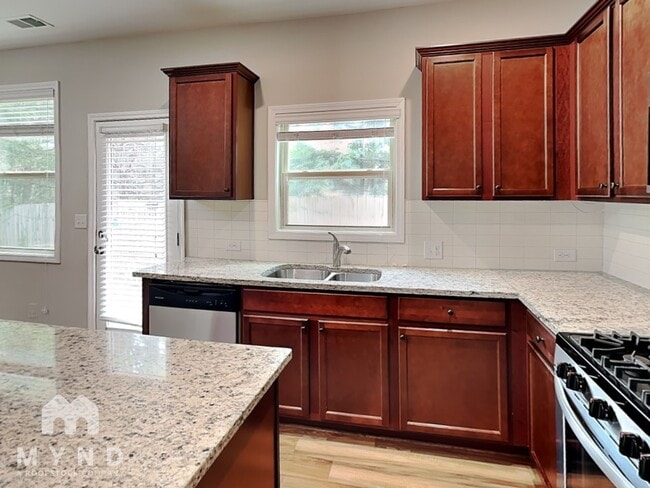 541 Lanier Ct in Hiram, GA - Foto de edificio - Building Photo