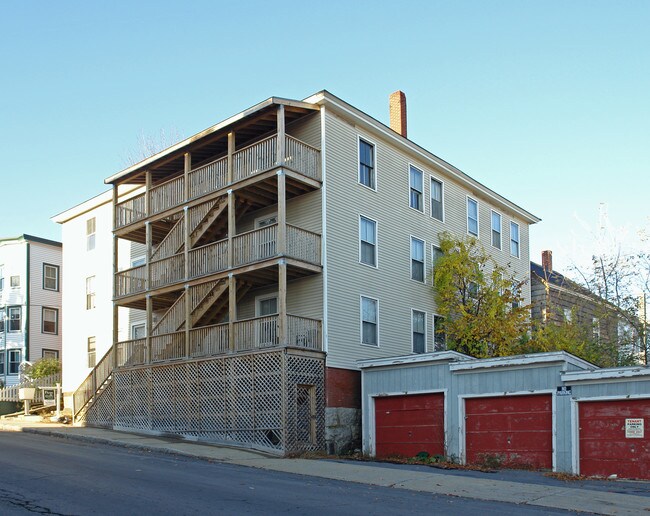 32 Sullivan St in Biddeford, ME - Building Photo - Building Photo