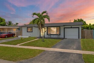 2485 NW 84th Way in Sunrise, FL - Building Photo