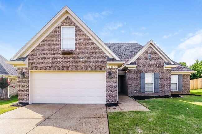 property at 3835 Dawnwood Cir W