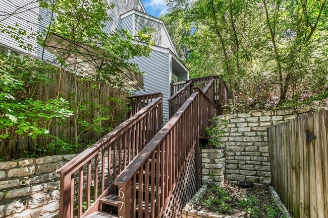 property at 6727 Old Quarry Ln