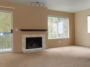 Pacific Heights in Federal Way, WA - Building Photo - Interior Photo