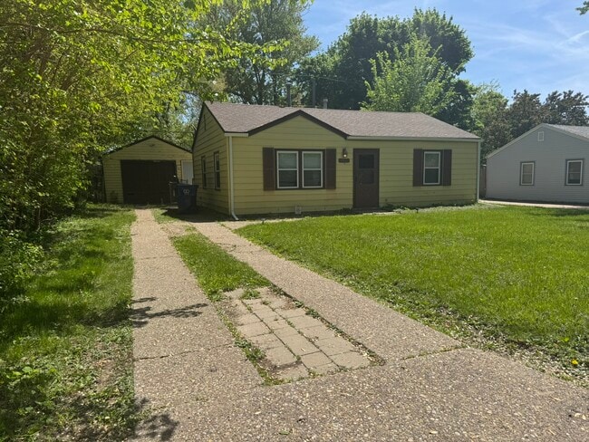 property at 7115 N Oak St